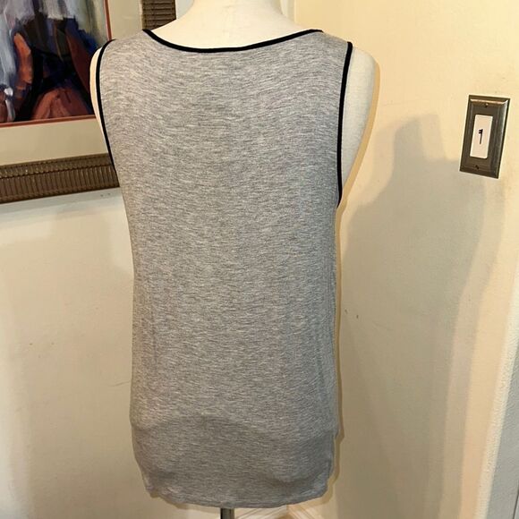Carmen Marc Valvo Gray Sleeveless Top with Black Ribbon Detailing Size Large - Picture 7 of 10